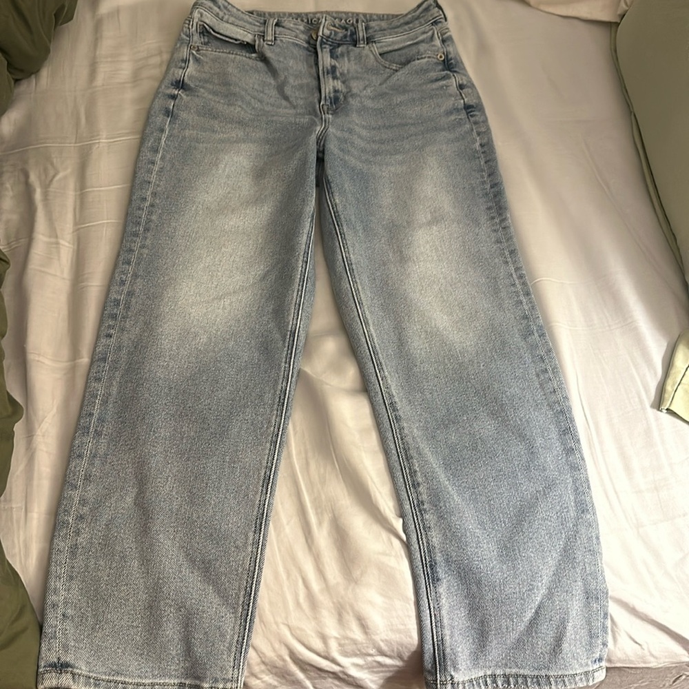 Women’s American Eagle “Mom Straight Jean”
